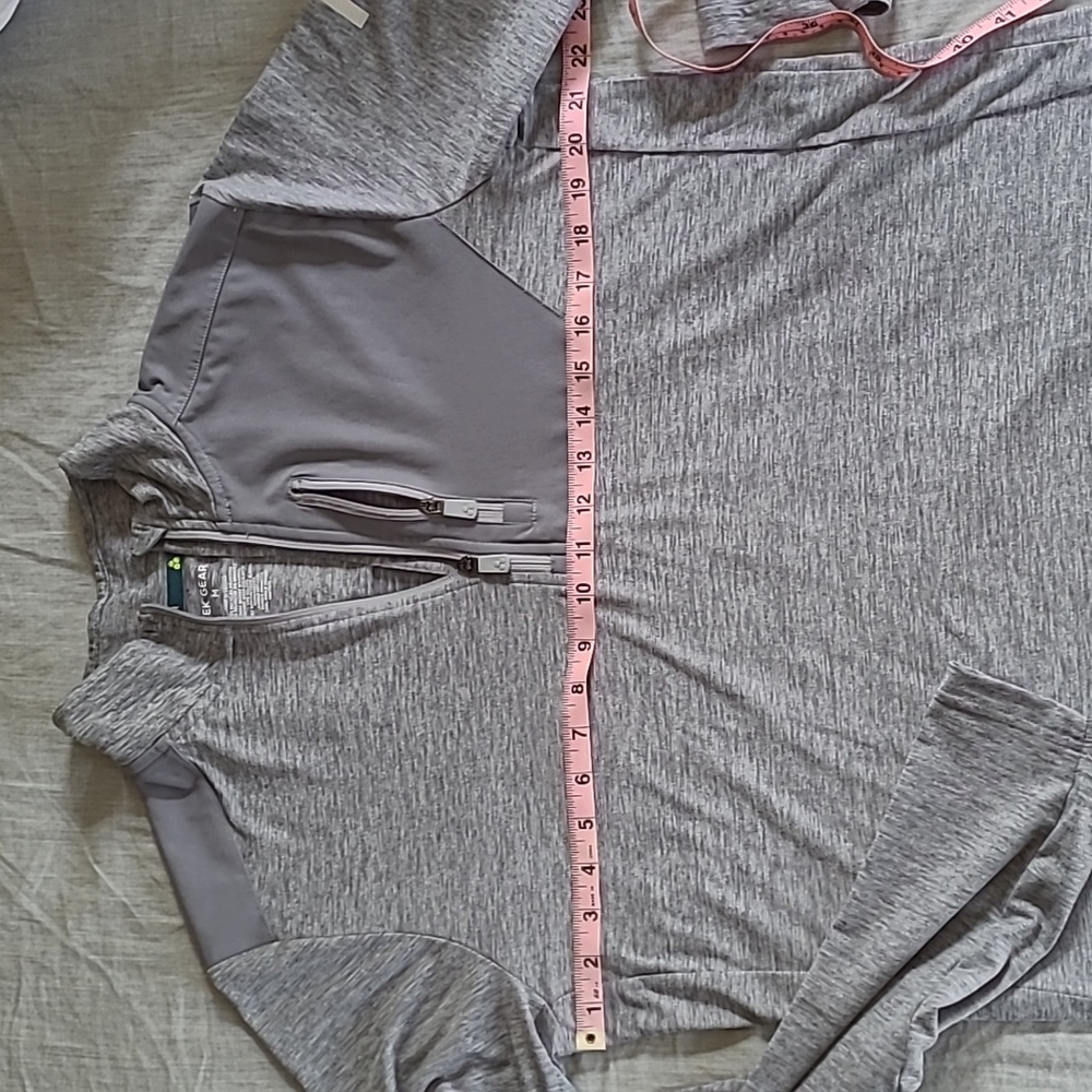 Athletic pullover - Picture 5 of 5